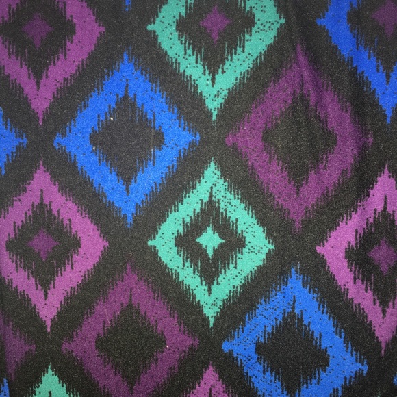 LuLaRoe patterned leggings with black background - Picture 2 of 2